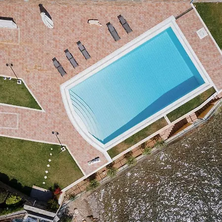 Eretria Luxurious Seafront شقة *