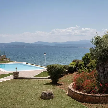 Eretria Luxurious Seafront شقة *