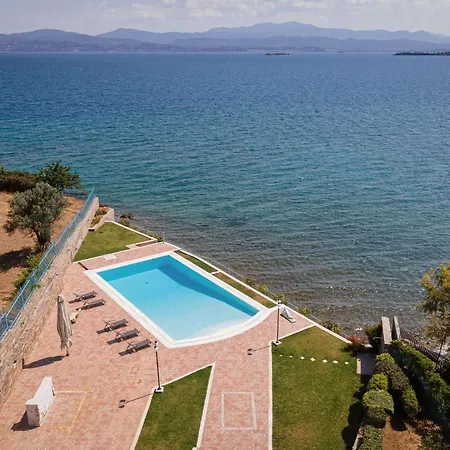 Eretria Luxurious Seafront شقة