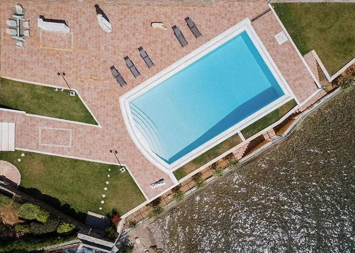 Eretria Luxurious Seafront Apartment *